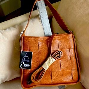 Understated elegance - 100% leather NWT handbag Cognac color Made in Italy